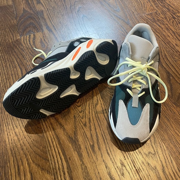 Adidas Yeezy Boost 700 Waverunner- sz 10.5 - Picture 2 of 2